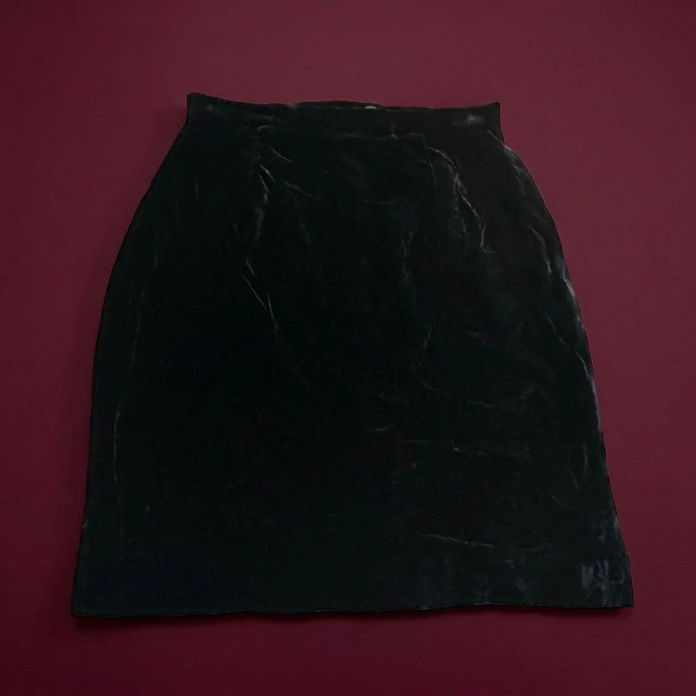 Ann Taylor Petites Skirt Size 8P Black Velvet Silk Blend Straight Pencil